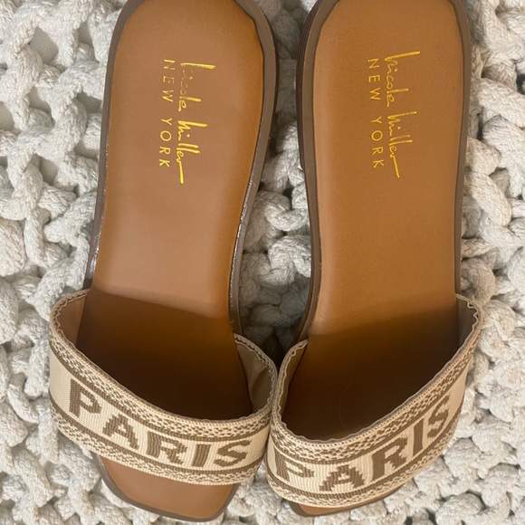 Nicole Miller Slides Paris - Picture 2 of 3